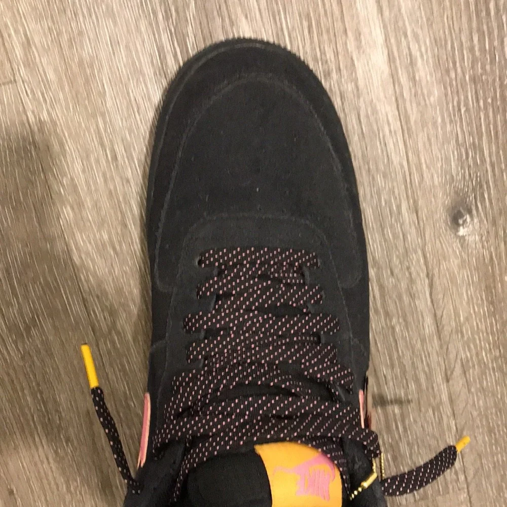 Air Forces - Picture 3 of 5